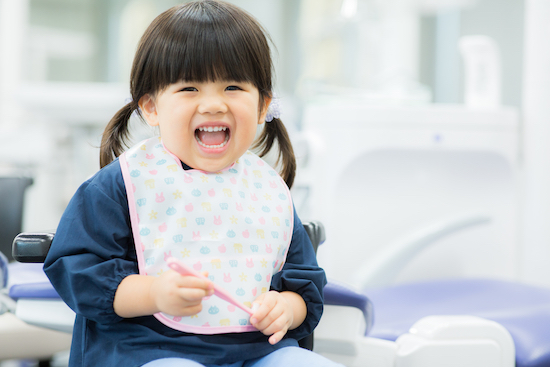 乳歯の生えた子供